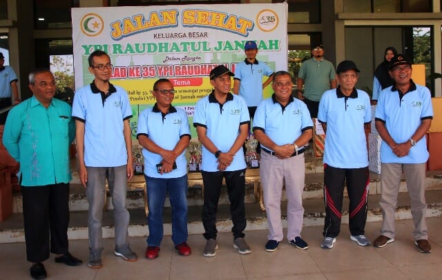 Perkuat Semangat Keleluargaan, Ketua DPRD Kota Payakumbuh Wirman Putra Ikut Jalan Sehat YPI RJ
