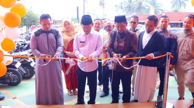 Walikota Payakumbuh Zulmaeta Hadiri Peresmian Almaz Fried Chicken Cabang ke-89
