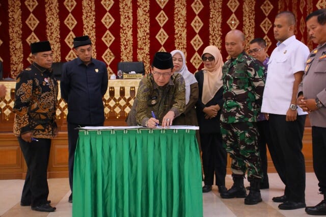 Dihadiri Walikota Payakumbuh, DPRD Sahkan Ranperda jadi Perda Kota Payakumbuh